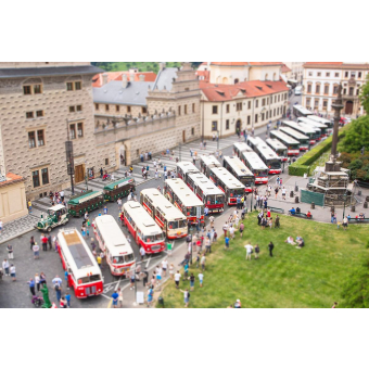 Autobusový průvod 100 let trvalého provozu autobusů 1925–2025