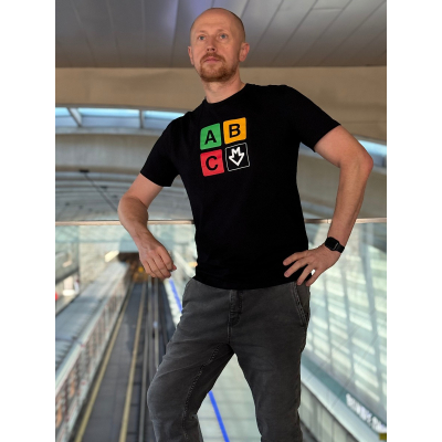                             Triko s logem metra a tras A, B, C | černé                        