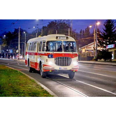 Na dostihy historickým autobusem Škoda 706 RTO                    