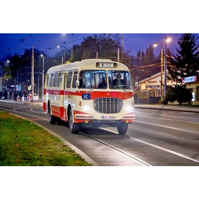 Historickým autobusem Škoda 706 RTO na dostihy