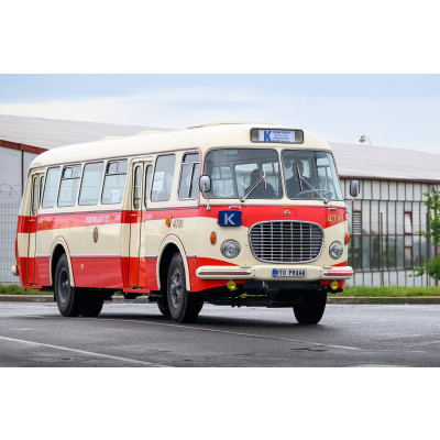 Historickým autobusem Škoda 706 RTO po trase první pravidelné linky                    
