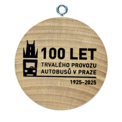 Dřevěná turistická známka 100 let trvalého provozu autobusů v Praze 1925–2025