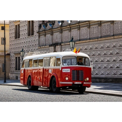 Historická jízda Škodou 706 RO k výročí 100 let od zahájení provozu autobusové linky D Žižkov – Malešice                    