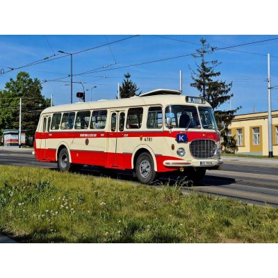 Historickým autobusem Škoda 706 RTO na výlov Jevanského rybníka