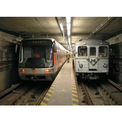 Pohlednice – soupravy metra M1 a Ečs                    