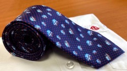 Modrá kravata s motivem autobusů Karosa