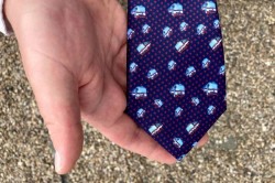 Modrá kravata s motivem autobusů Karosa