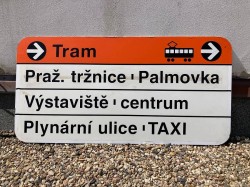 Originální orientační tabule ze stanice Nádraží Holešovice