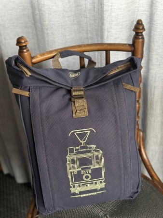 Modrý batoh tramvaj Ringhoffer