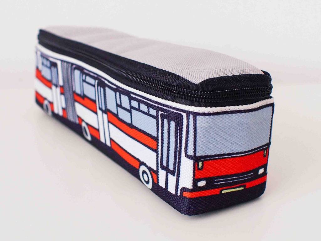 Penál ve tvaru kloubového autobusu